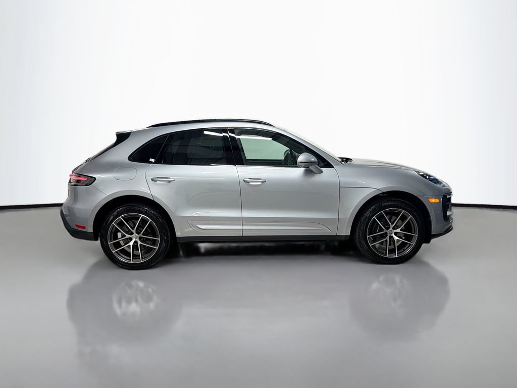 Certified 2025 Porsche Macan AWD/4WD image 8