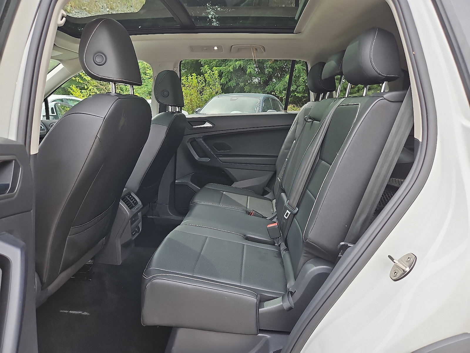 Used 2021 Volkswagen Tiguan SEL w/ 3rd Row Seat Package image 11