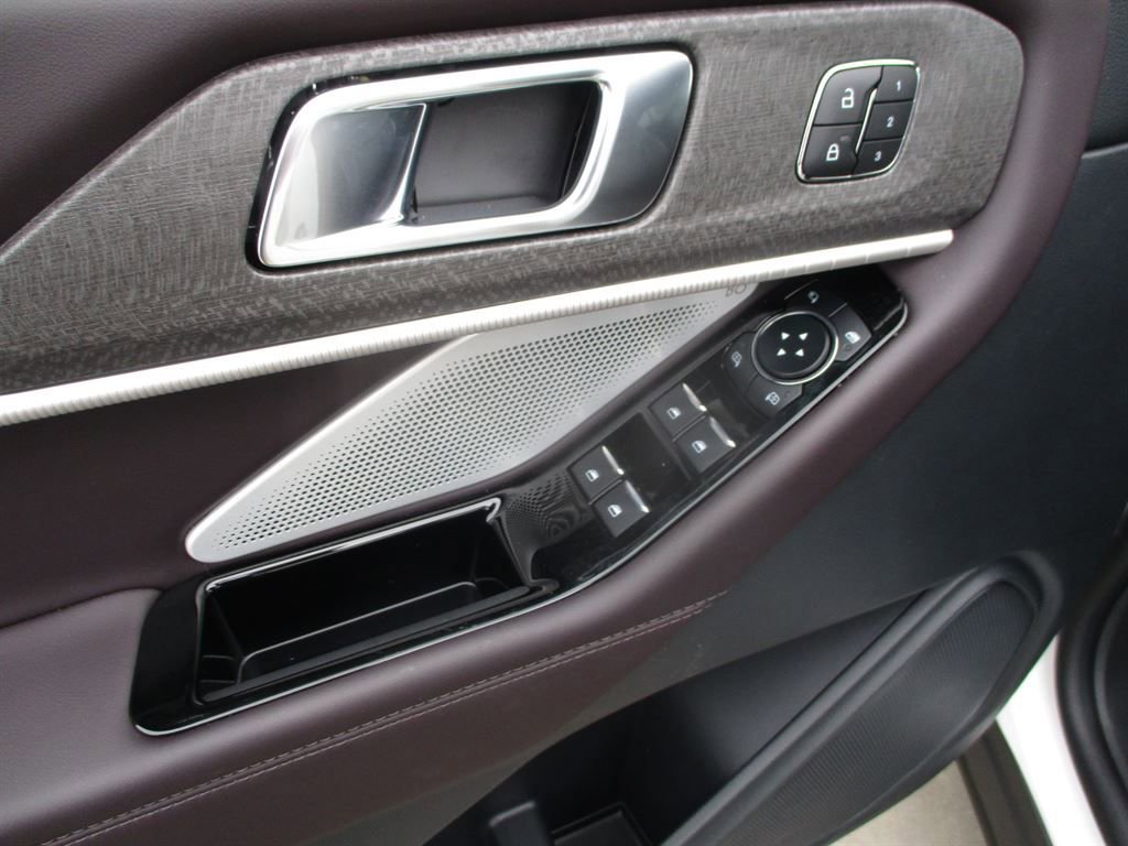 New 2026 Ford Explorer Platinum image 9