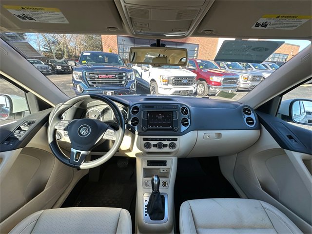 Used 2017 Volkswagen Tiguan S image 16