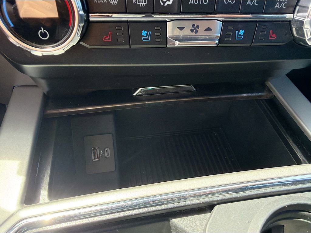 Used 2022 Ford F250 Lariat w/ Black Appearance Package AWD/4WD image 28
