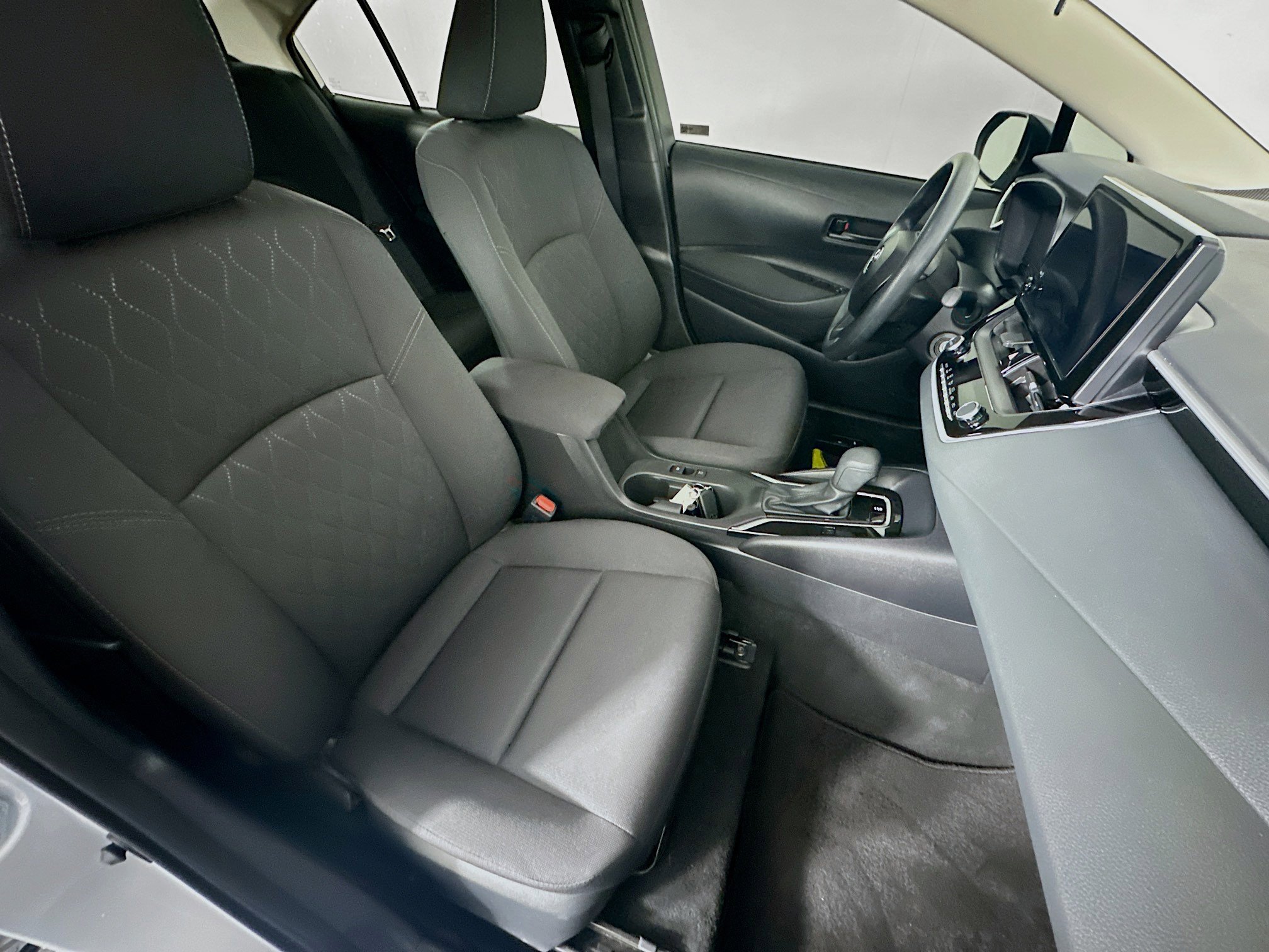 Used 2025 Toyota Corolla LE image 29