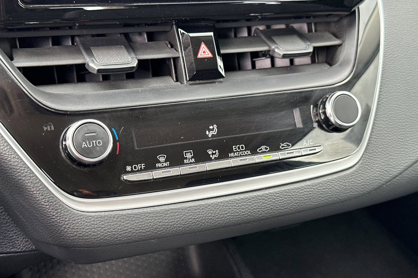 Used 2024 Toyota Corolla LE image 20