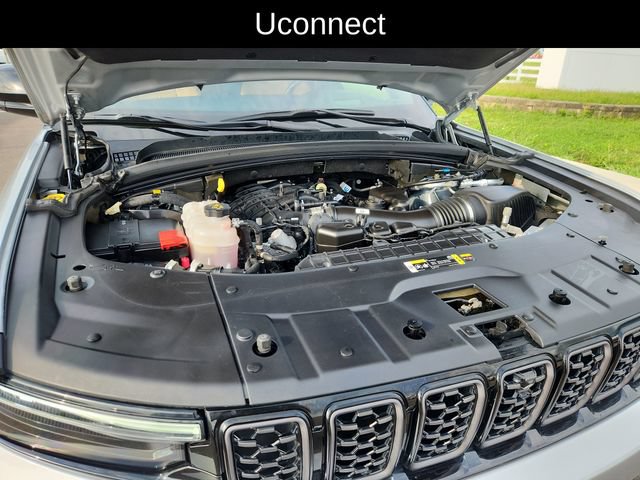 Used 2025 Jeep Grand Cherokee Summit AWD/4WD image 16