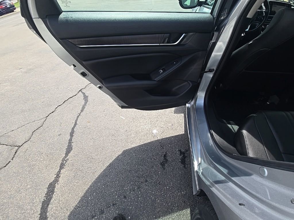 Used 2019 Honda Accord Touring image 25