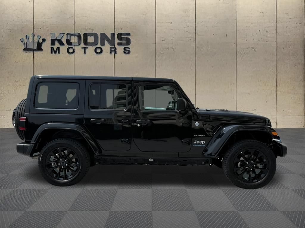 Used 2024 Jeep Wrangler Unlimited Sahara AWD/4WD image 6