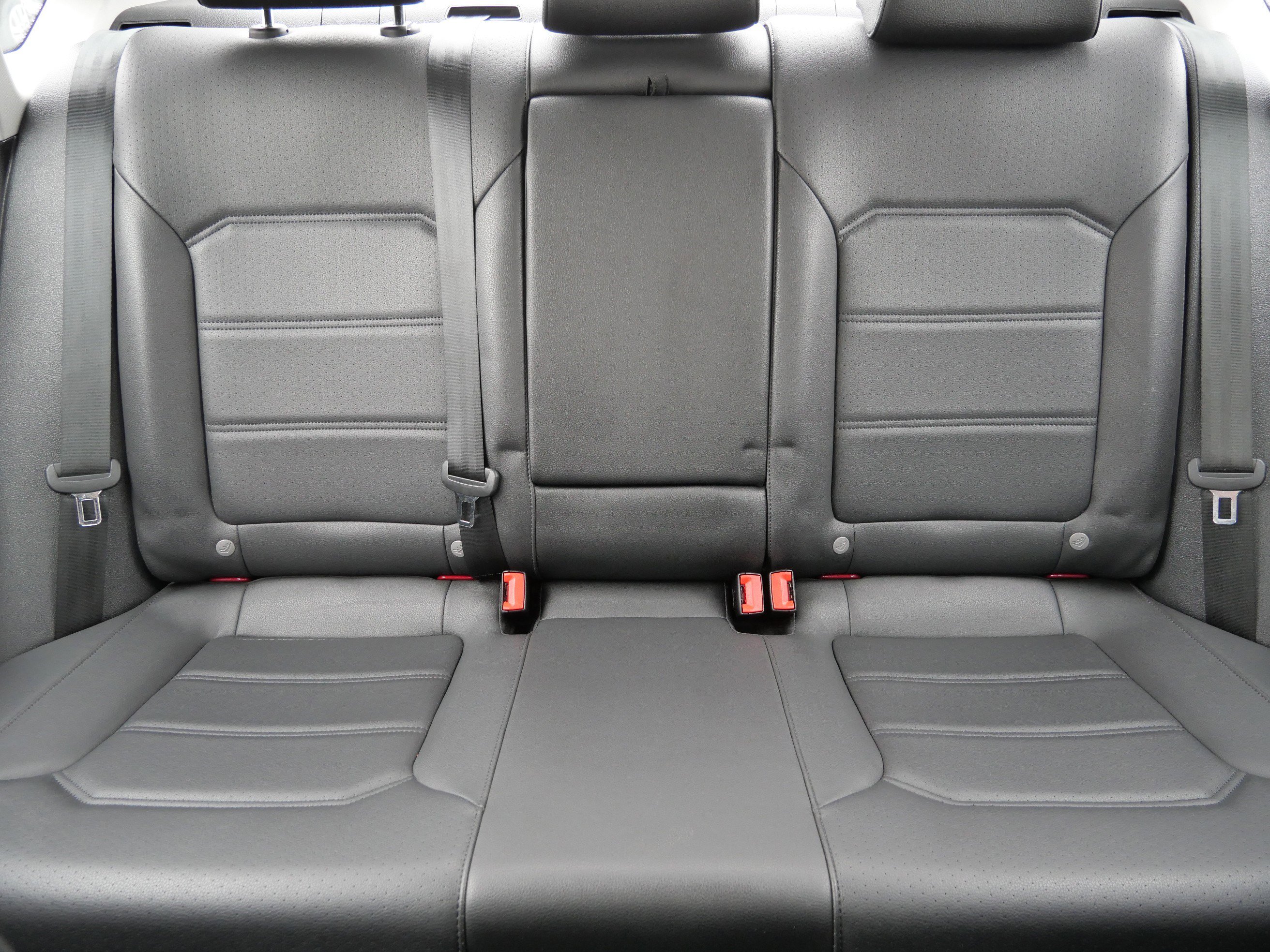 Used 2019 Volkswagen Passat 2.0T Wolfsburg image 13