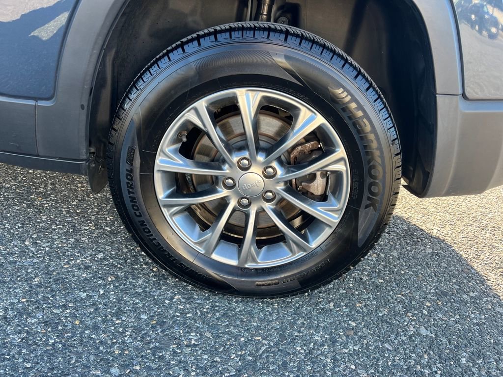 Used 2021 Jeep Cherokee Latitude Lux w/ Sun & Sound Group image 21