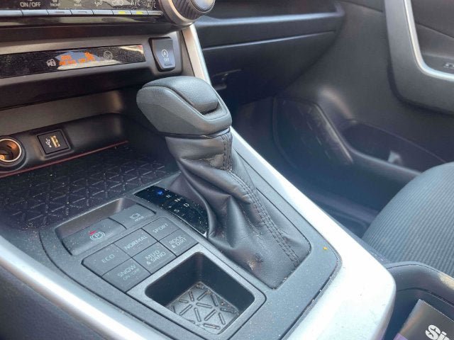 Certified 2025 Toyota RAV4 LE AWD/4WD image 31