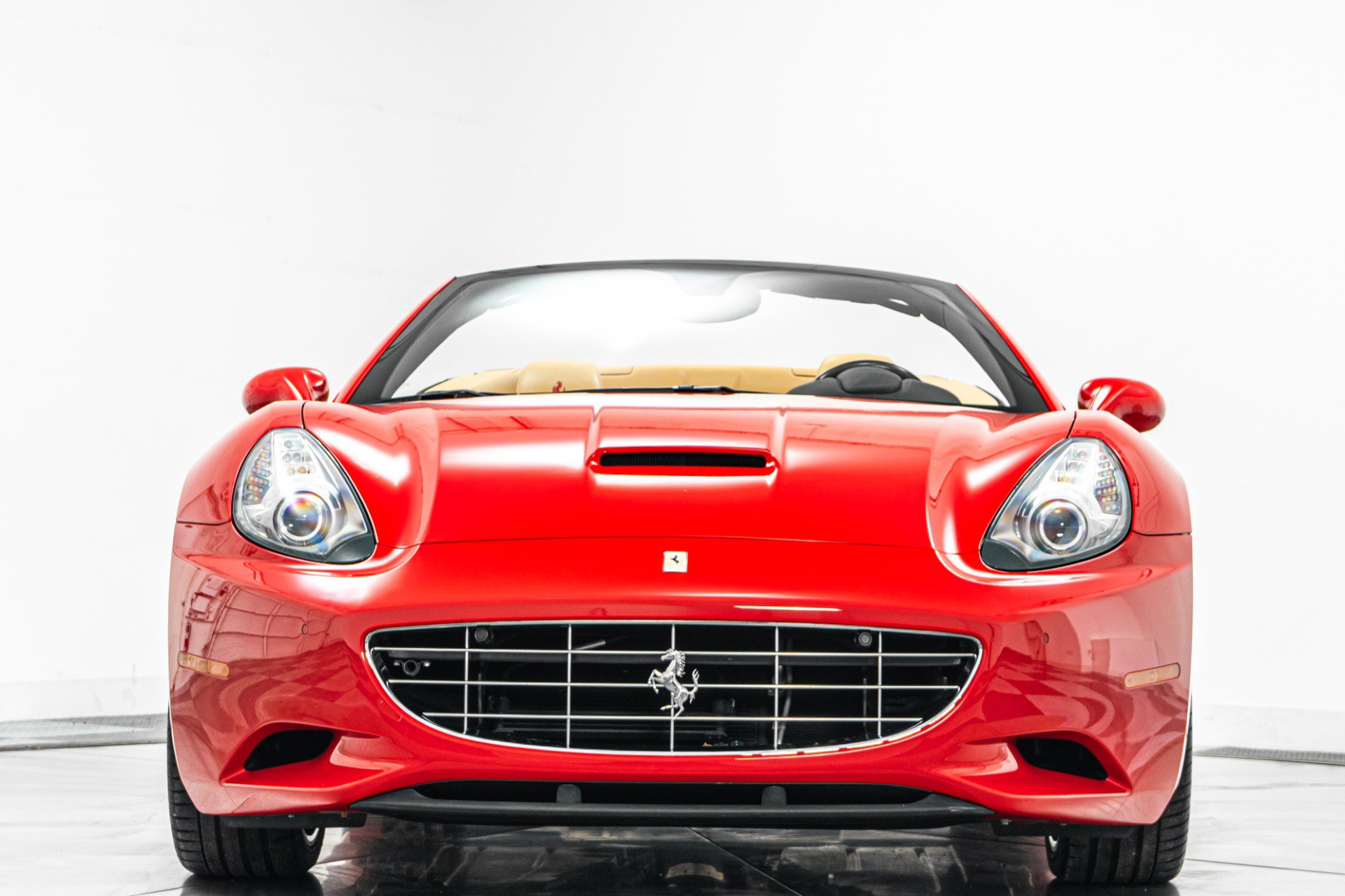 Used 2013 Ferrari California RWD image 4
