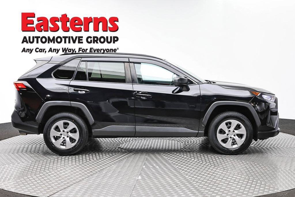 Used 2021 Toyota RAV4 LE image 4