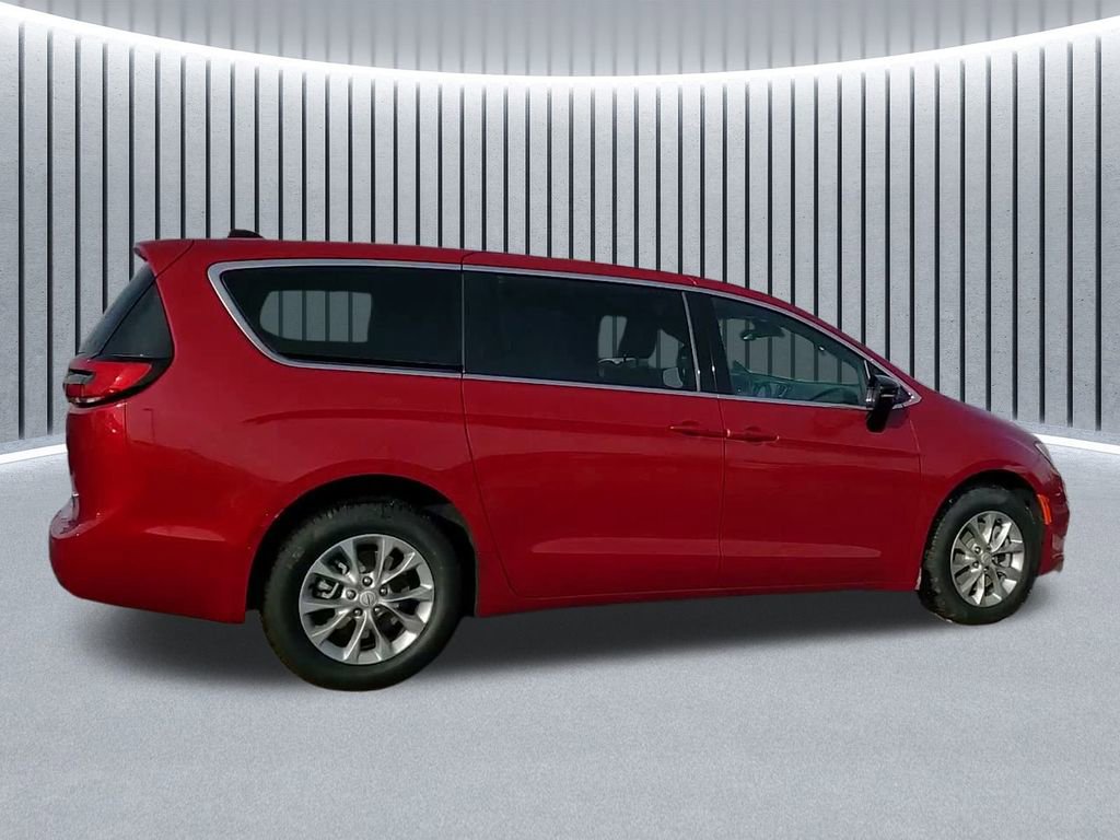 New 2026 Chrysler Pacifica Select image 8
