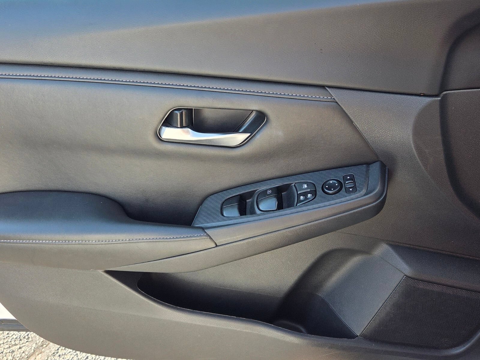 Used 2024 Nissan Sentra SV FWD image 29