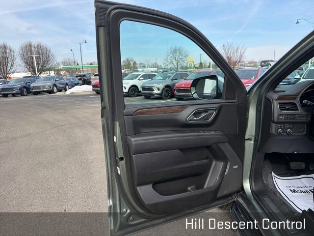 Used 2023 Chevrolet Suburban Premier image 37