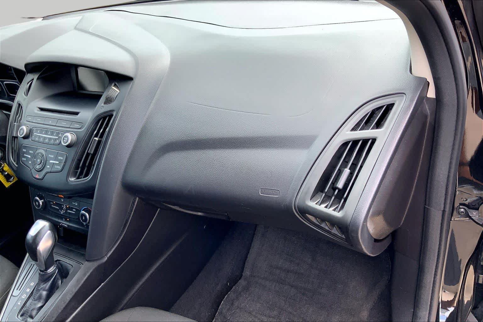 Used 2015 Ford Focus SE FWD image 19