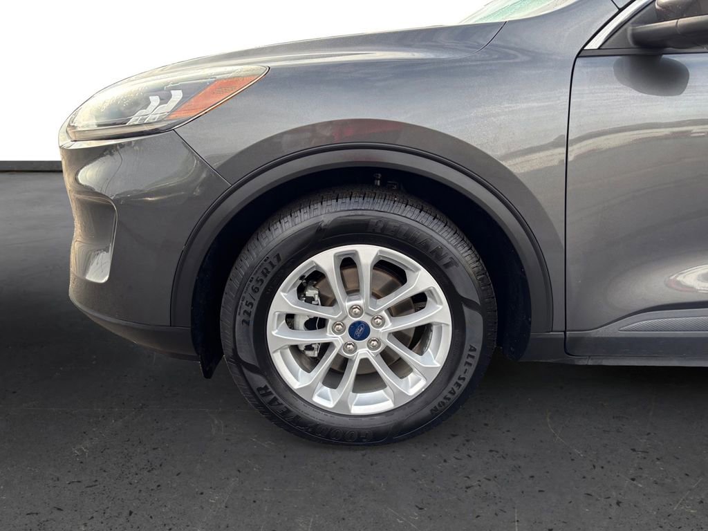 Used 2020 Ford Escape SE image 13