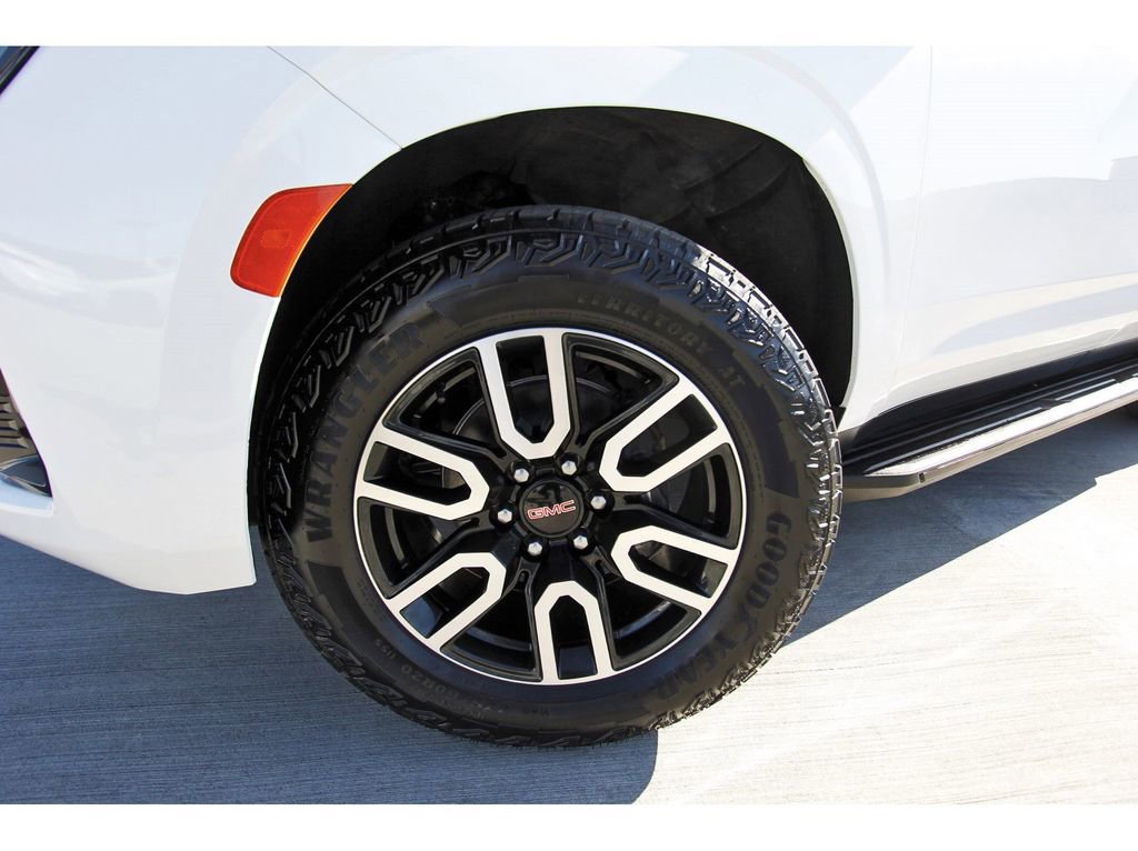Used 2024 GMC Yukon AT4 w/ Technology Package image 31