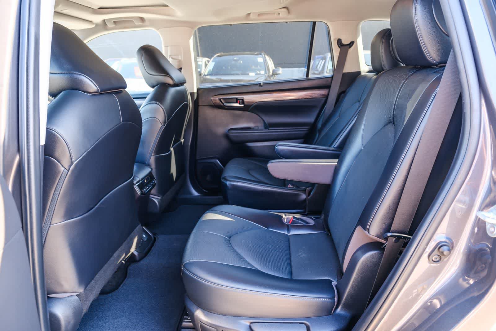 Used 2023 Toyota Highlander Limited FWD image 20