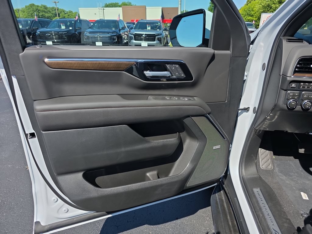 New 2026 Chevrolet Suburban High Country w/ Sun And Tow Package AWD/4WD image 10