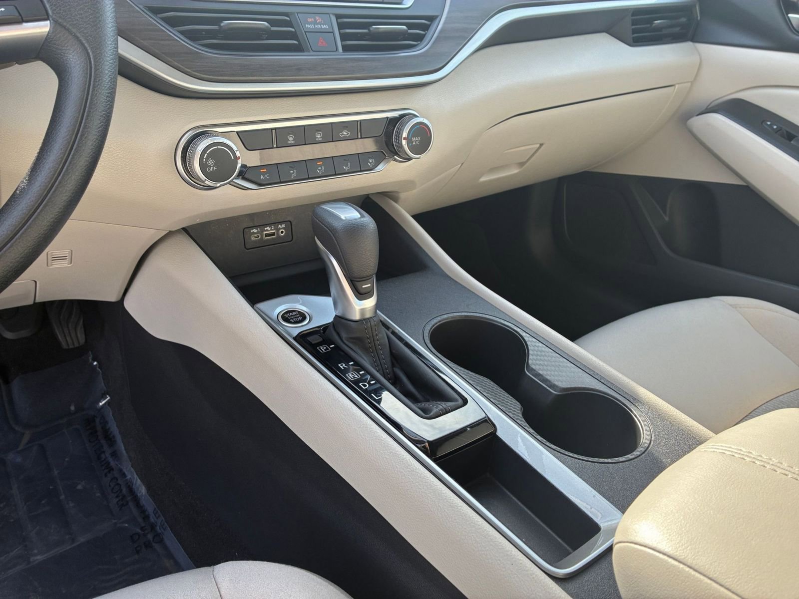 Used 2025 Nissan Altima 2.5 SV FWD image 41