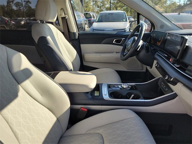Used 2025 Kia Carnival EX image 37