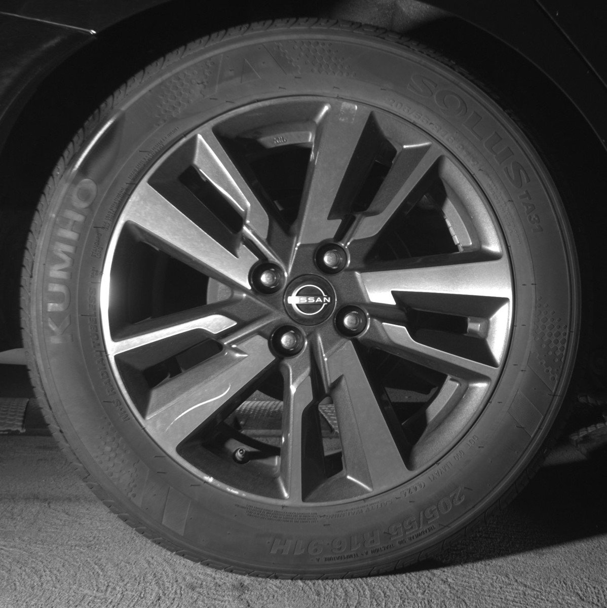 Used 2025 Nissan Versa SV image 15