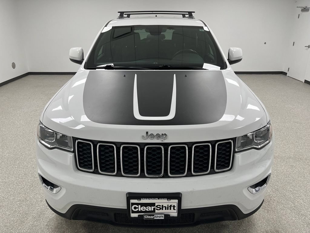 Used 2020 Jeep Grand Cherokee Laredo AWD/4WD image 3
