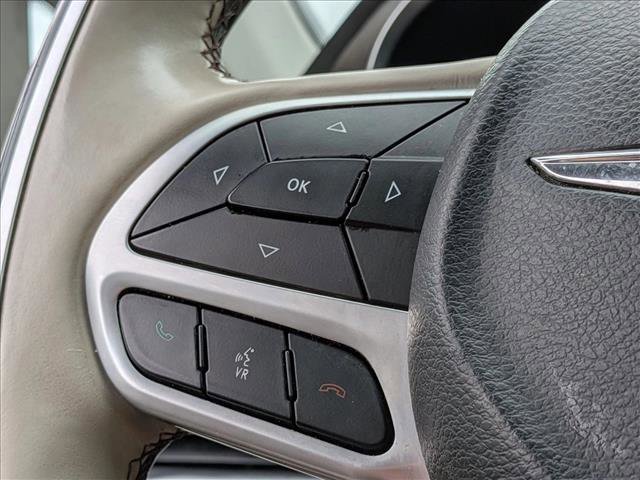 Used 2020 Chrysler Pacifica Touring-L image 13