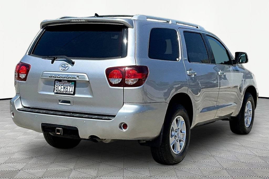 Used 2018 Toyota Sequoia SR5 RWD image 6