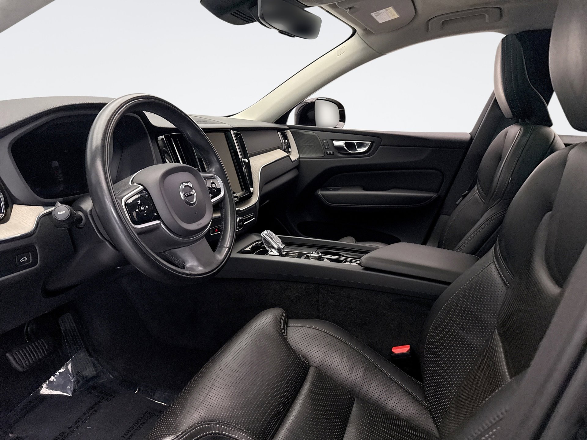 Used 2022 Volvo XC60 B5 Inscription w/ Climate Package image 10