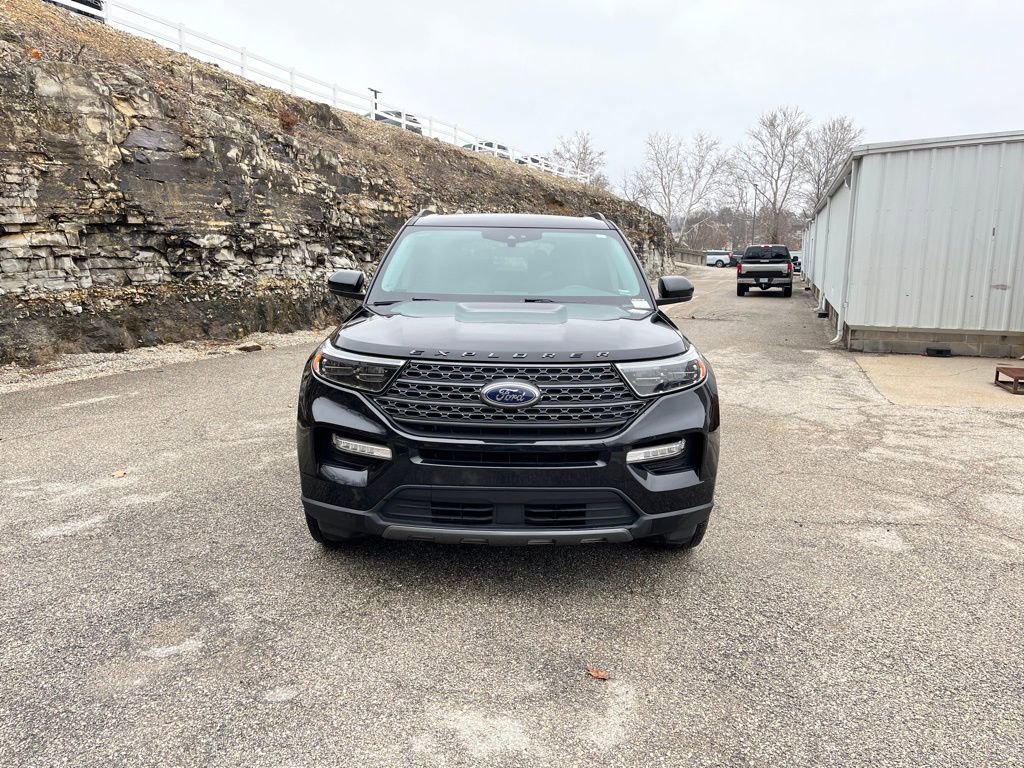 Used 2023 Ford Explorer XLT w/ Equipment Group 202A image 7