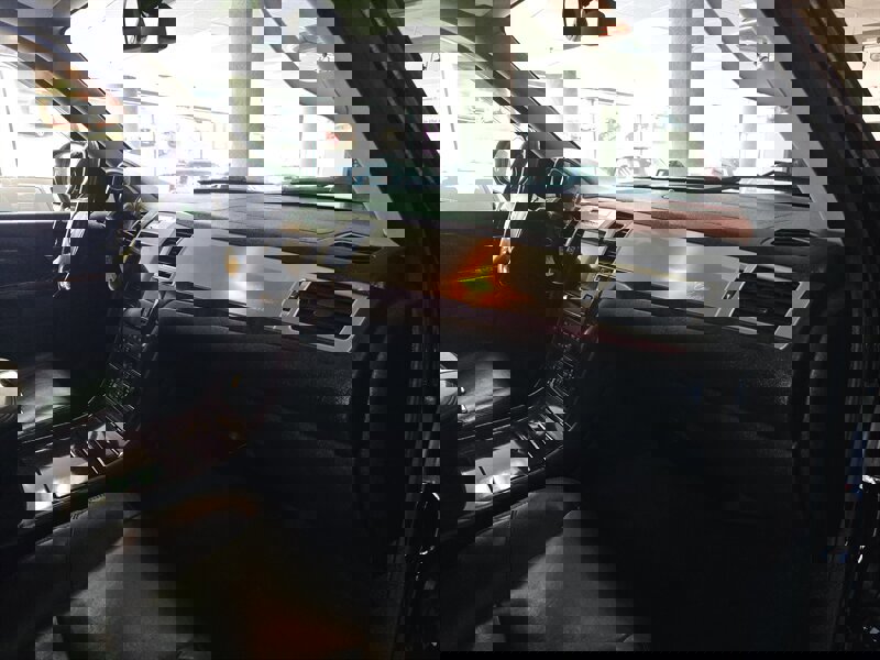 Used 2011 Cadillac Escalade ESV Luxury image 16