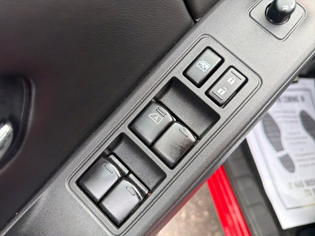 Used 2025 Nissan Frontier SV image 14