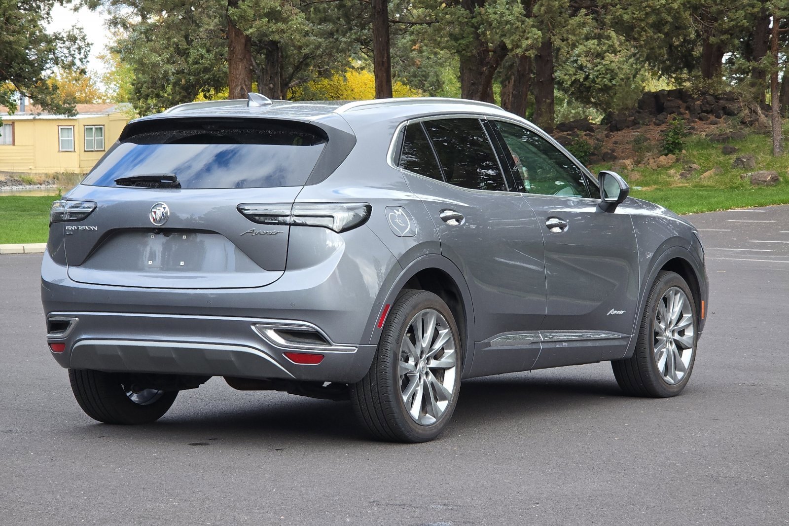 Used 2022 Buick Envision Avenir w/ Technology Package II image 4