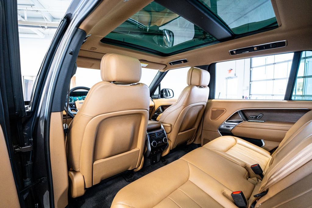 Used 2023 Land Rover Range Rover Long Wheelbase SE image 48