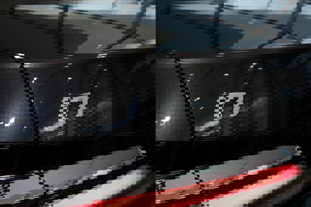 Used 2025 BMW i7 eDrive50 w/ Premium Package RWD image 10