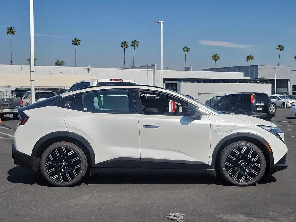 New 2026 Nissan Leaf Platinum+ w/ Cargo Package (Platinum+) FWD image 7