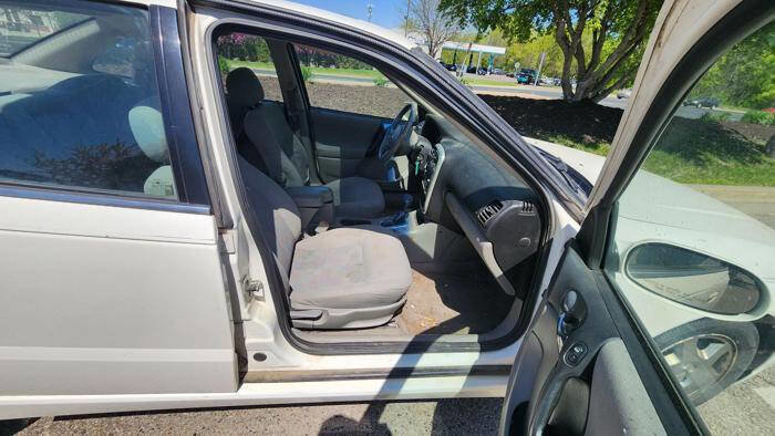 Used 2003 Saturn L-Series L200 w/ Sport Pkg FWD image 29