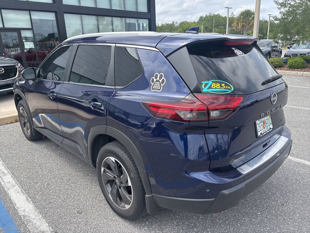 Used 2024 Nissan Rogue SV w/ SV Premium Package FWD image 12