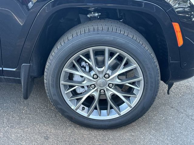 New 2025 Jeep Grand Cherokee Summit w/ Luxury Tech Group V image 12