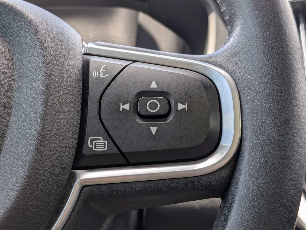 Used 2019 Volvo XC60 T5 Momentum FWD image 33