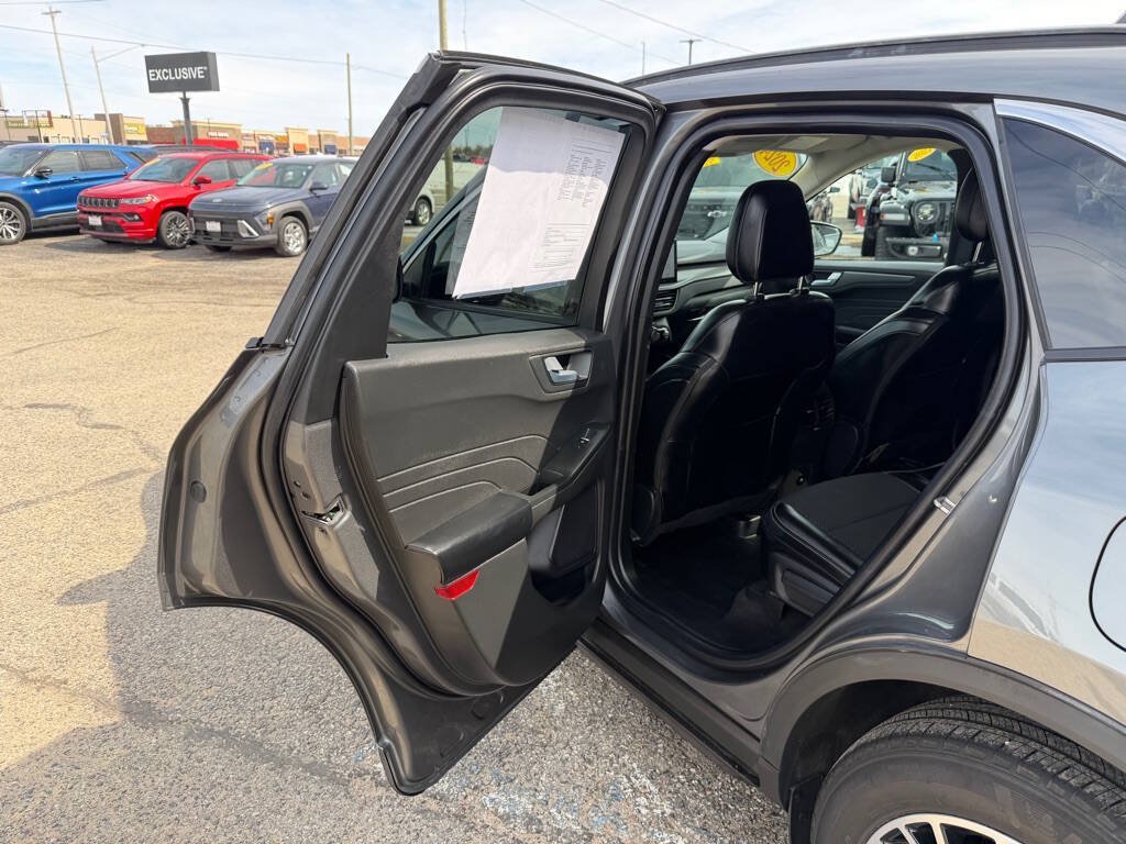 Used 2024 Ford Escape SE w/ Class II Trailer Tow Package FWD image 34