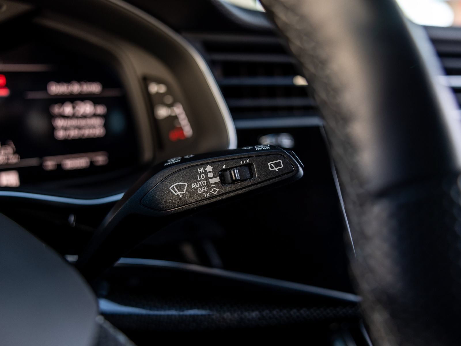 Used 2023 Audi SQ7 Prestige w/ Sport Package AWD/4WD image 13