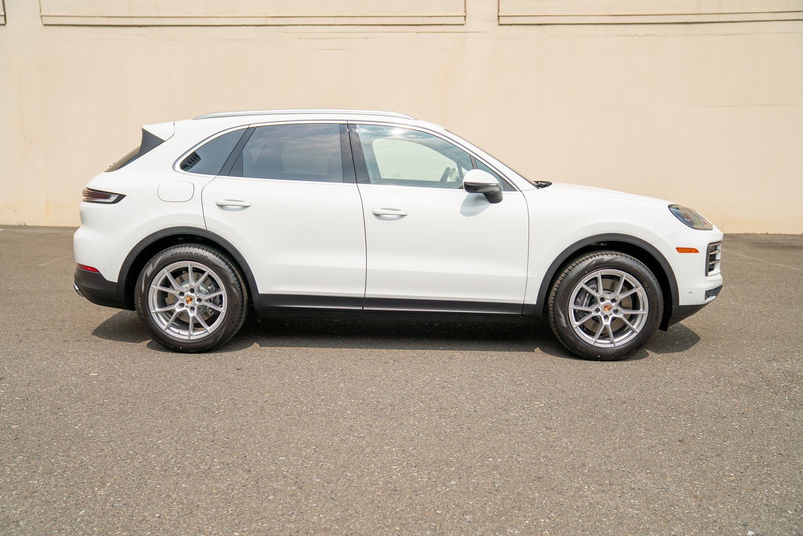 Used 2025 Porsche Cayenne image 8