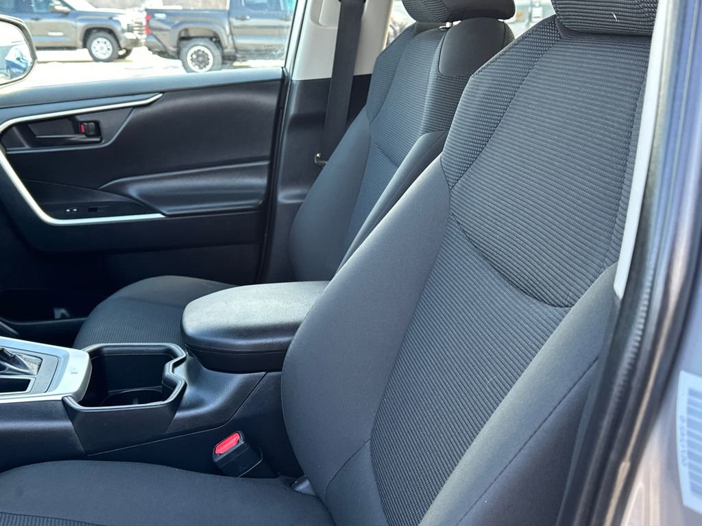 Used 2024 Toyota RAV4 LE image 17