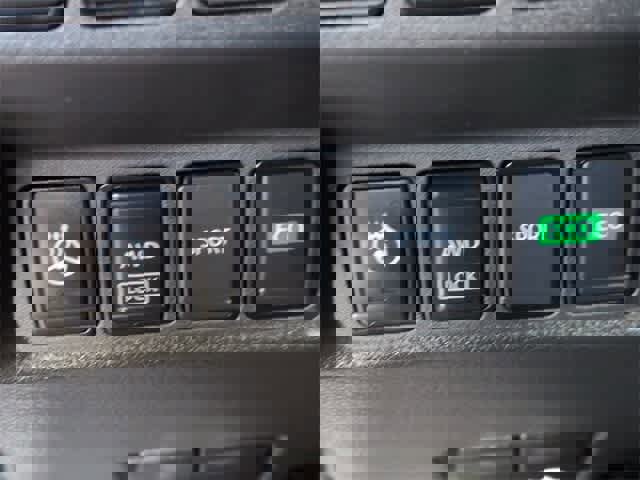 Used 2022 Nissan Rogue Sport SV image 37