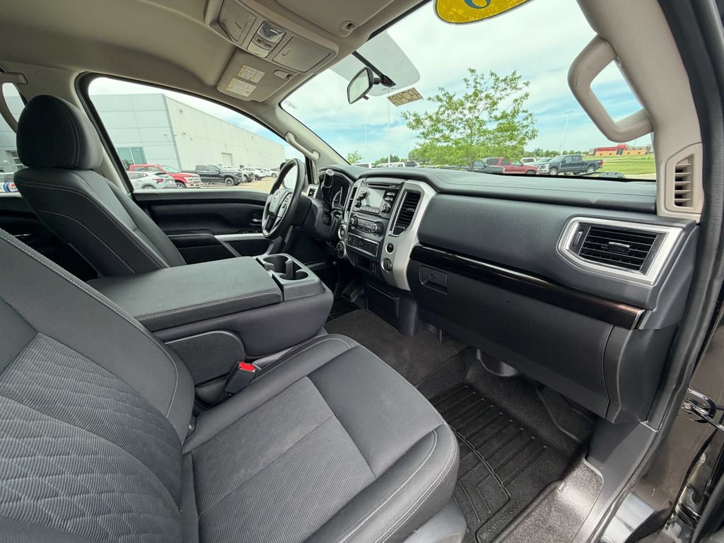 Used 2018 Nissan Titan SV AWD/4WD image 22