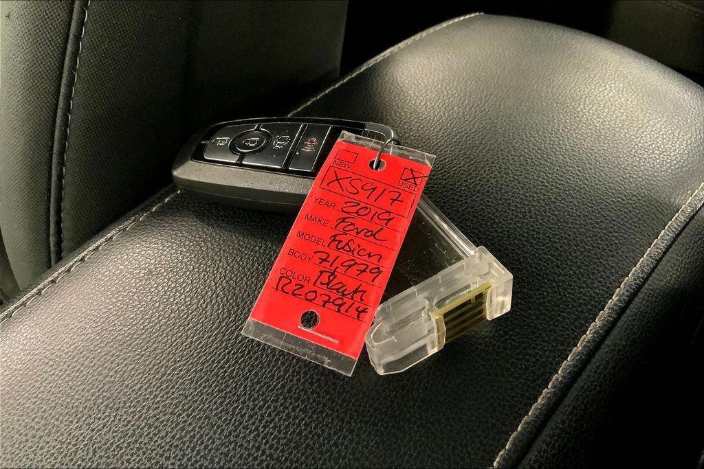 Used 2019 Ford Fusion SE image 11