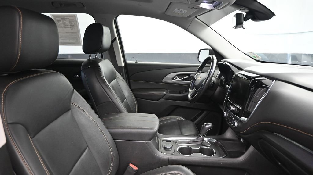 Used 2020 Chevrolet Traverse LT w/ LT Premium Package FWD image 10