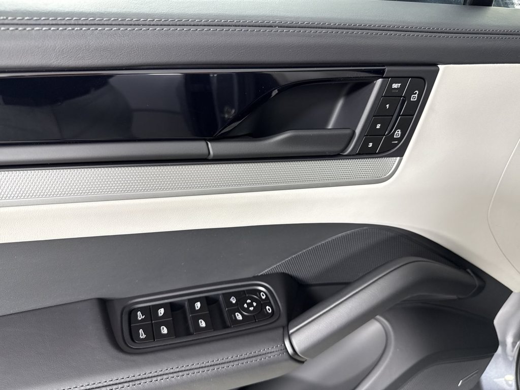 New 2026 Porsche Cayenne Coupe AWD/4WD image 33